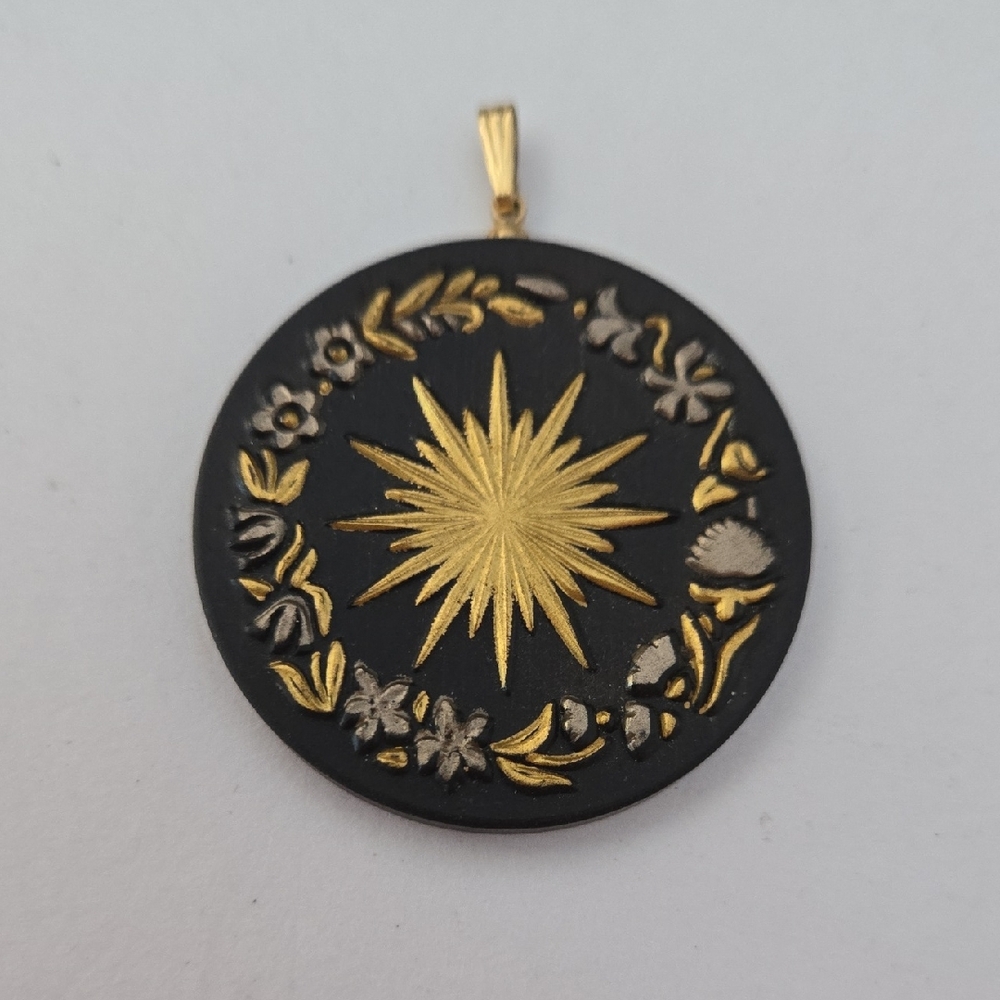 Vntg The Franklin Mint The Midnight Sun Pendant EUC 1 5/8" Diameter